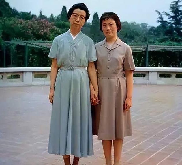 世界杯直播app下载入口-1956年,江青赴苏联治病,向接诊的医生坦言:我和毛泽东同志是政治夫妻