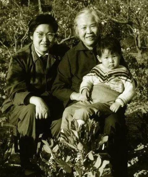 世界杯直播app下载入口-1956年,江青赴苏联治病,向接诊的医生坦言:我和毛泽东同志是政治夫妻